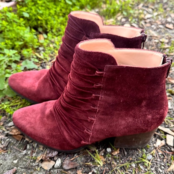 SOLE SOCIETY Burgundy Suede Ruched Ankle Boots Block Heel Side Zip Women's 7.5 - Picture 8 of 8
